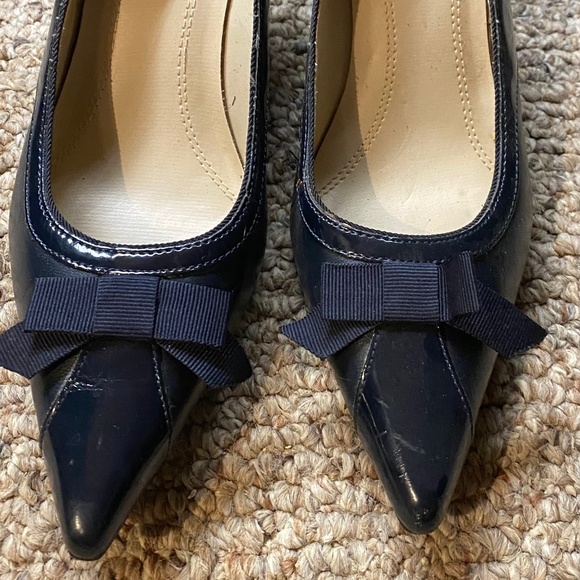Carole Little Shoes - Vintage pointed toes Navy Heels